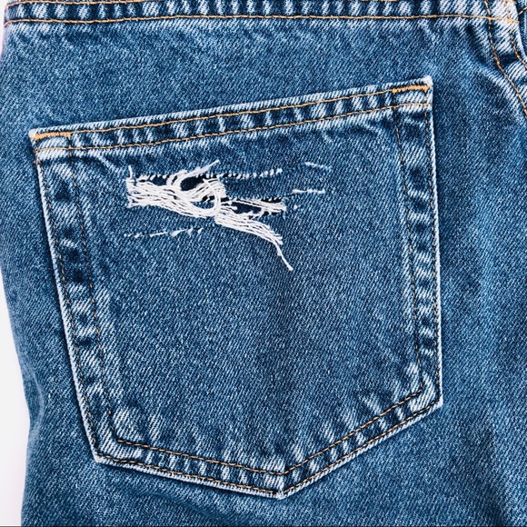 Vintage high waisted denim shorts 💕💕 - Picture 6 of 8